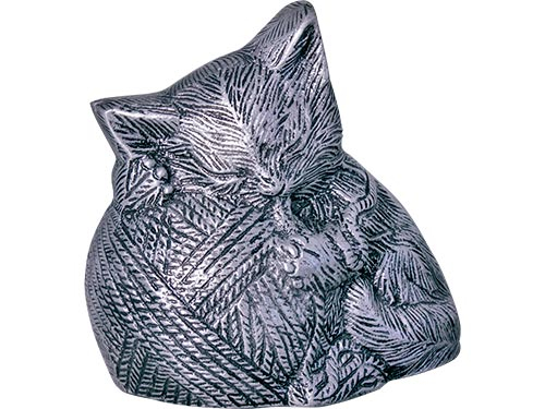 GATO CON DETALLE DE BOLA DE ESTAMBRE